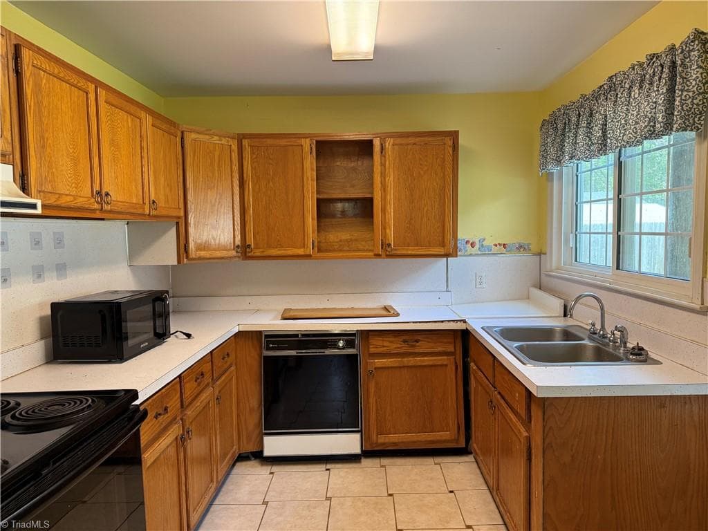 Stick/Site Built at 3700 Murchie Street, Greensboro NC 27405, photo 4 of 19