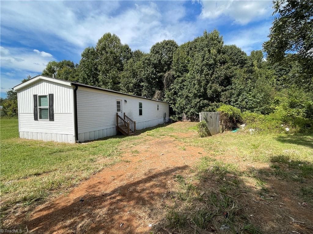 Manufactured Home at 175 Howard Lane, Lexington NC 27295, Lexington, photo 45 of 48