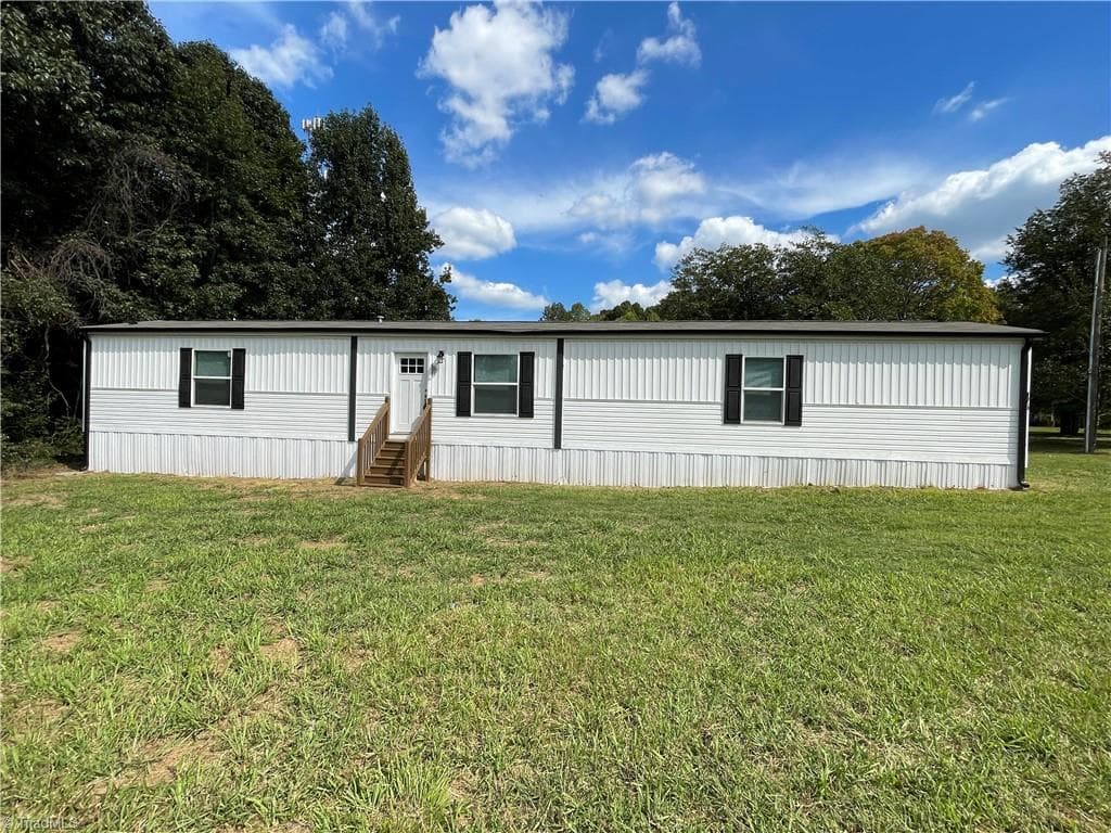 Manufactured Home at 175 Howard Lane, Lexington NC 27295, Lexington, photo 3 of 48