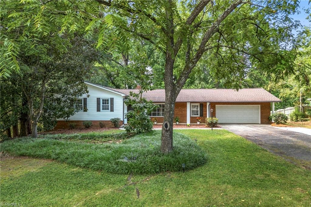 107 Ben Nevis Drive, Kernersville NC 27284