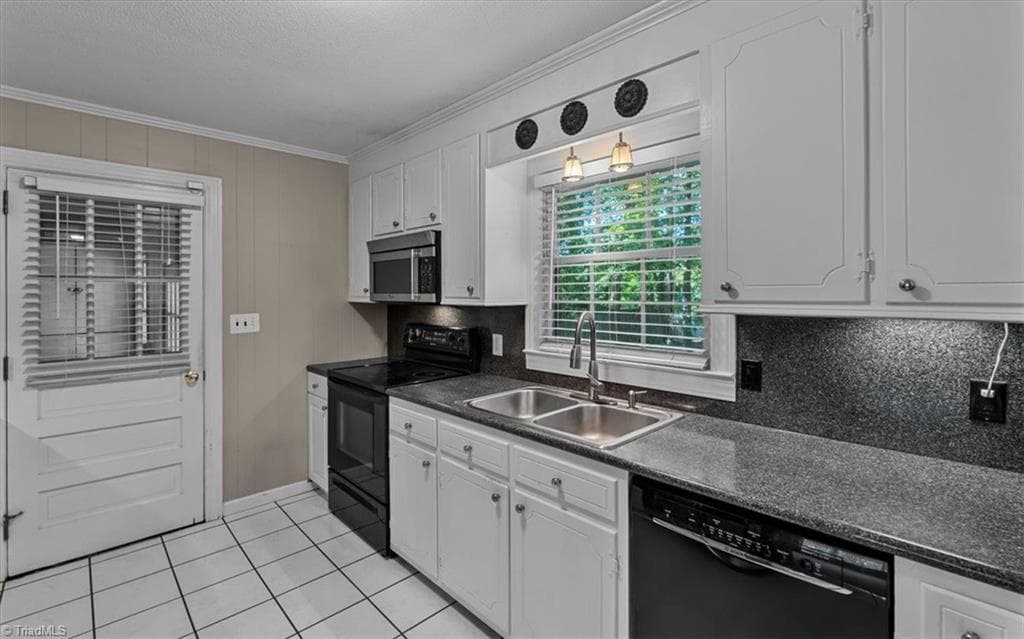 Stick/Site Built at 1609 Bolingbroke Road, High Point NC 27265, photo 10 of 34