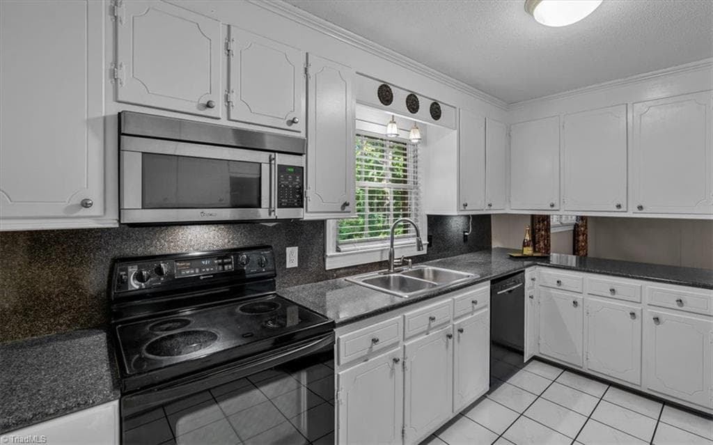 Stick/Site Built at 1609 Bolingbroke Road, High Point NC 27265, photo 11 of 34