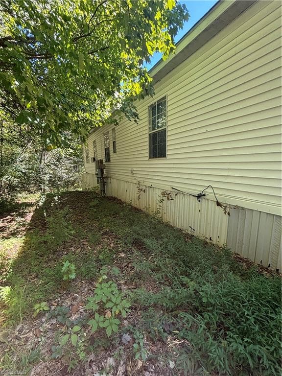 Manufactured Home at 568 Woodoak Trail, Randleman NC 27317, photo 3 of 6