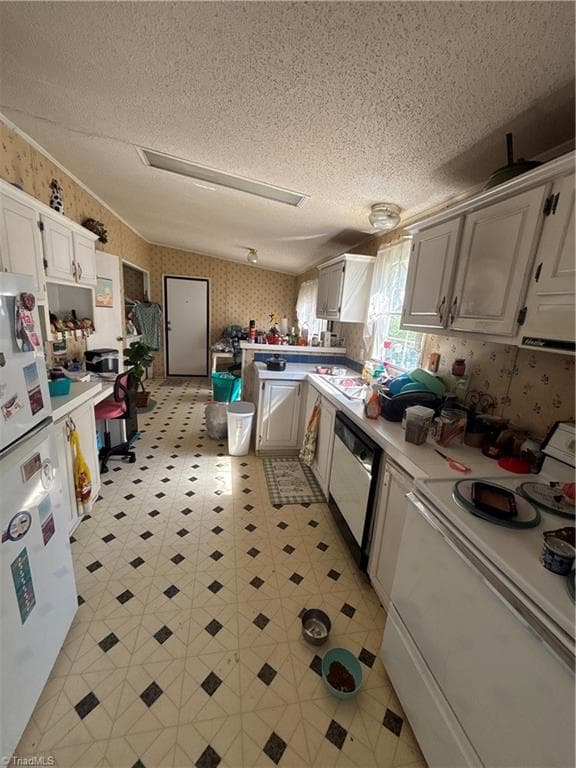 Manufactured Home at 568 Woodoak Trail, Randleman NC 27317, photo 5 of 6