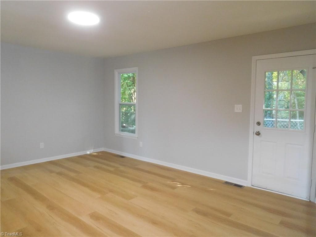 Stick/Site Built at 3711 Country Club Road, Winston-Salem NC 27104, Winston-Salem, photo 6 of 20