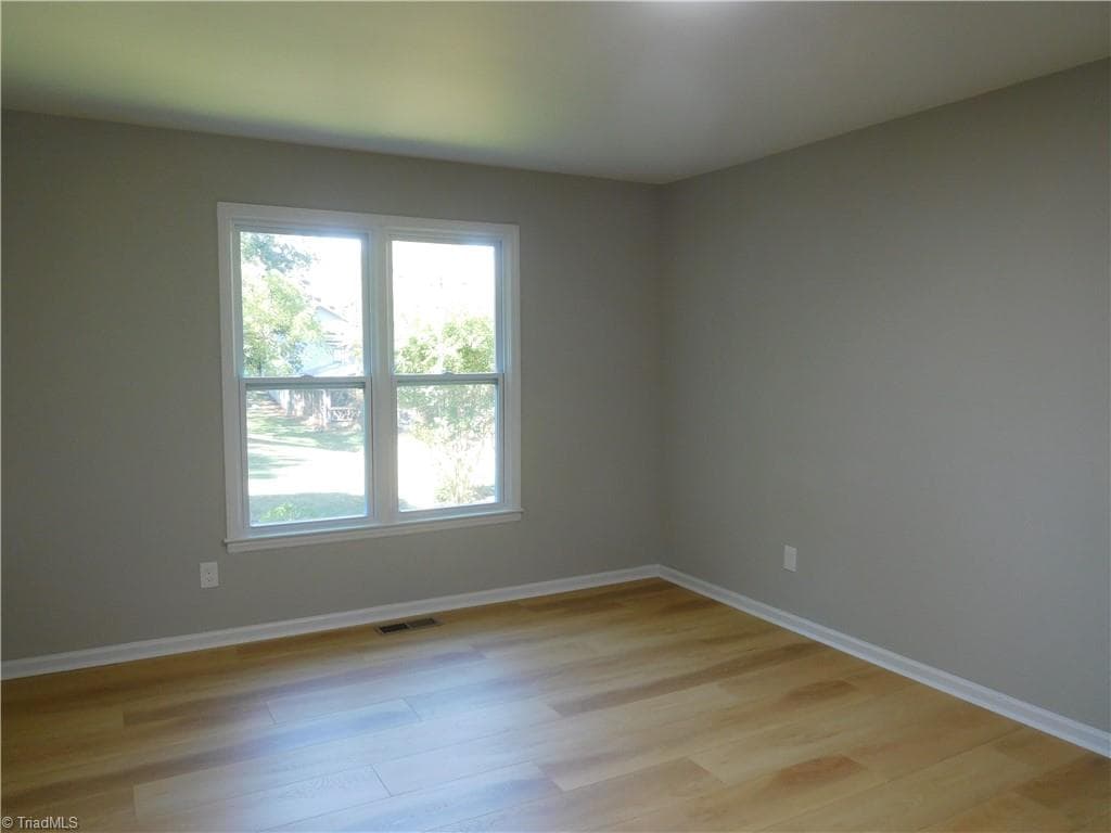 Stick/Site Built at 3711 Country Club Road, Winston-Salem NC 27104, Winston-Salem, photo 9 of 20