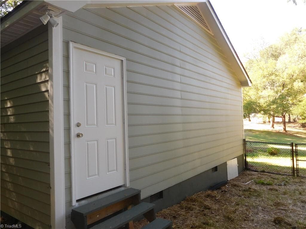 Stick/Site Built at 3711 Country Club Road, Winston-Salem NC 27104, Winston-Salem, photo 18 of 20