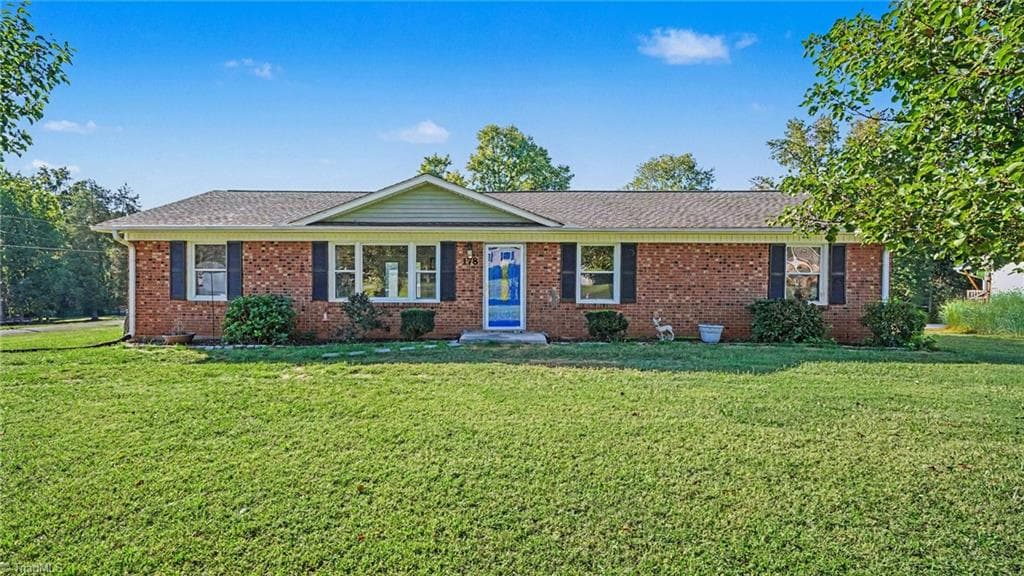 Stick/Site Built at 178 Fisher Street, Lexington NC 27292, photo 2 of 27