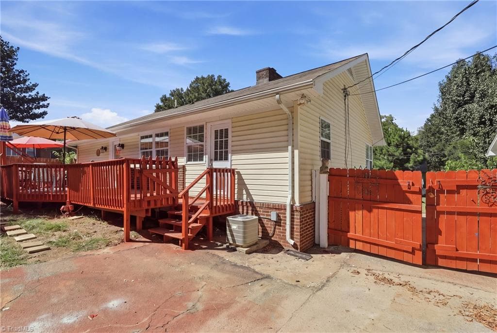 Stick/Site Built at 220 E Parkway Avenue, High Point NC 27262, High Point, photo 57 of 88