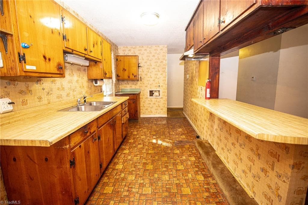 Stick/Site Built at 941 Brownwood Drive, Winston-Salem NC 27105, Winston-Salem, photo 5 of 19