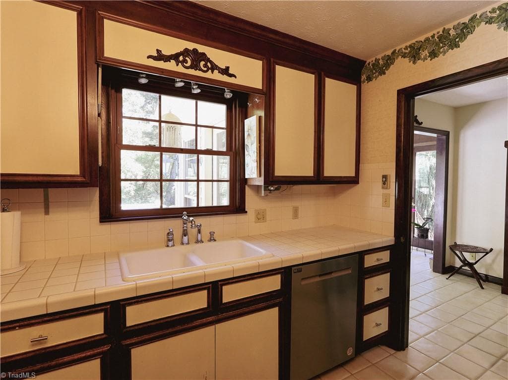 Stick/Site Built at 5620 Clinedale Court, Pfafftown NC 27040, Pfafftown, photo 9 of 46