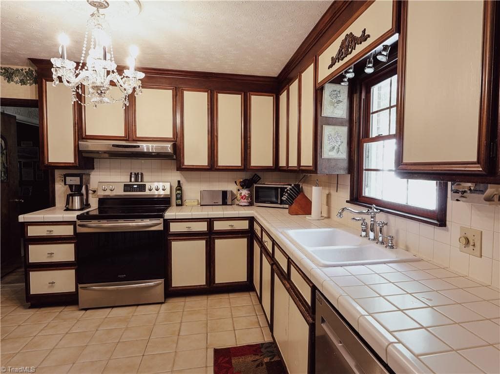 Stick/Site Built at 5620 Clinedale Court, Pfafftown NC 27040, Pfafftown, photo 4 of 46