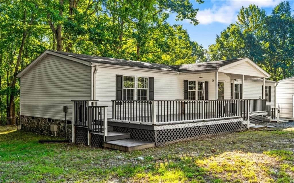 Manufactured Home at 3182 Bethel Lucas Road, Asheboro NC 27203, Asheboro, photo 2 of 41