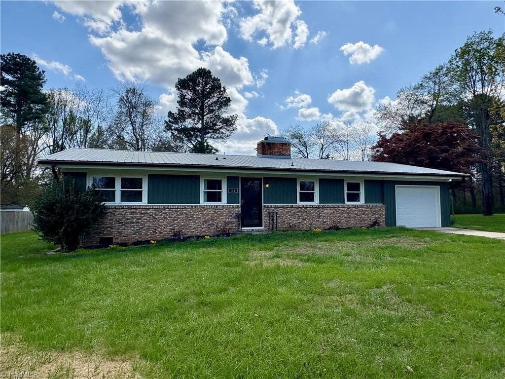 118 Lakeview Circle, Thomasville NC 27360