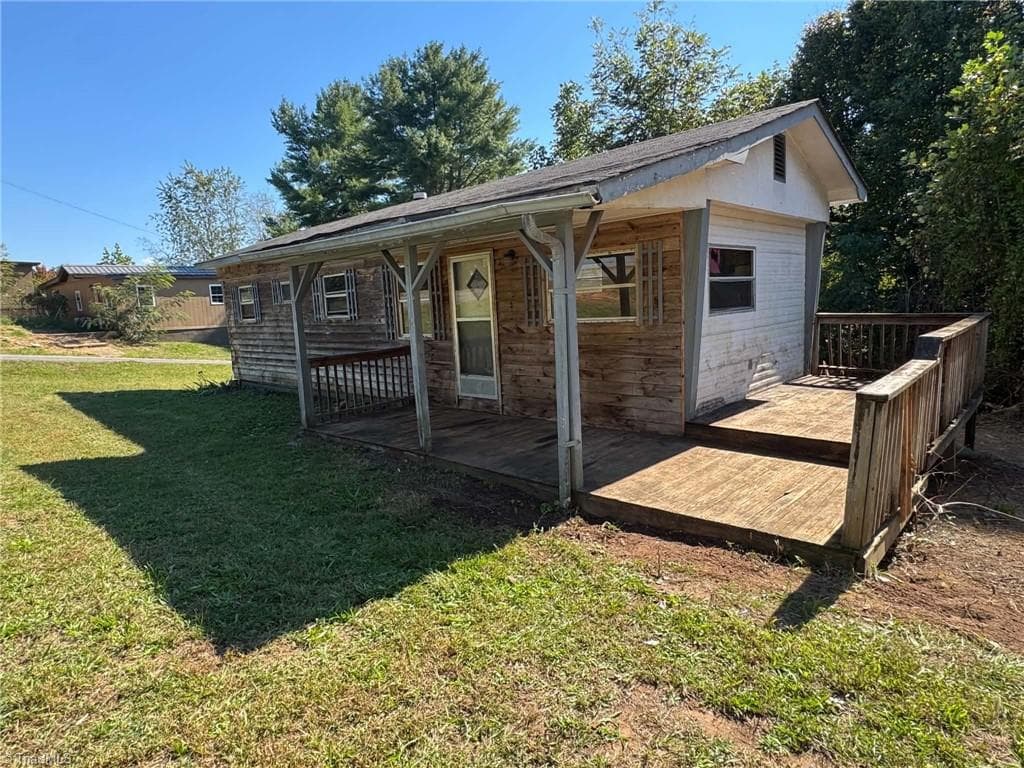Manufactured Home at 118 Hamlet Place, Ronda NC 28670, photo 23 of 35
