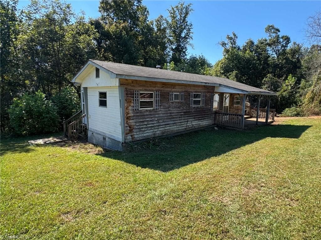 Manufactured Home at 118 Hamlet Place, Ronda NC 28670, photo 22 of 35