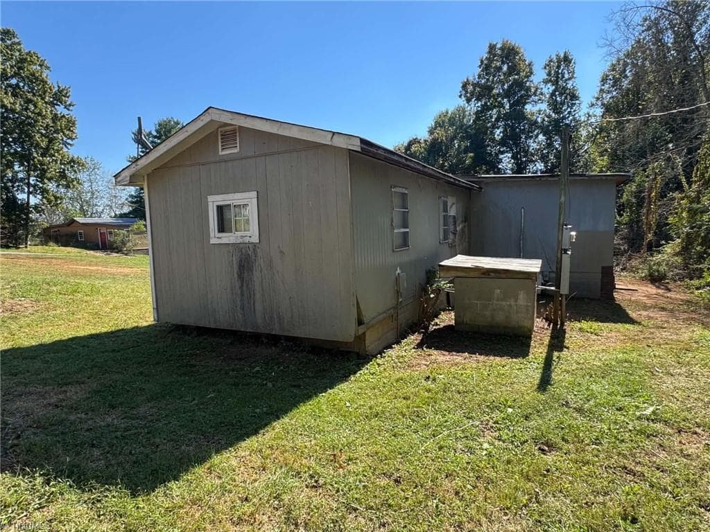 Manufactured Home at 118 Hamlet Place, Ronda NC 28670, photo 20 of 35