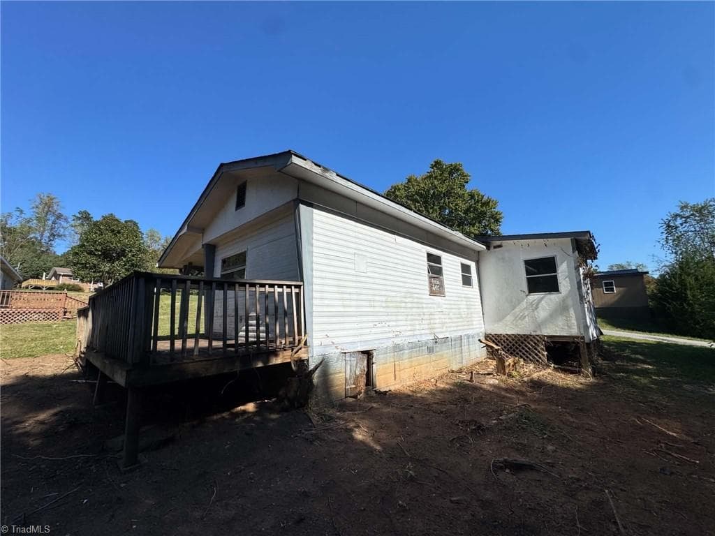 Manufactured Home at 118 Hamlet Place, Ronda NC 28670, photo 24 of 35