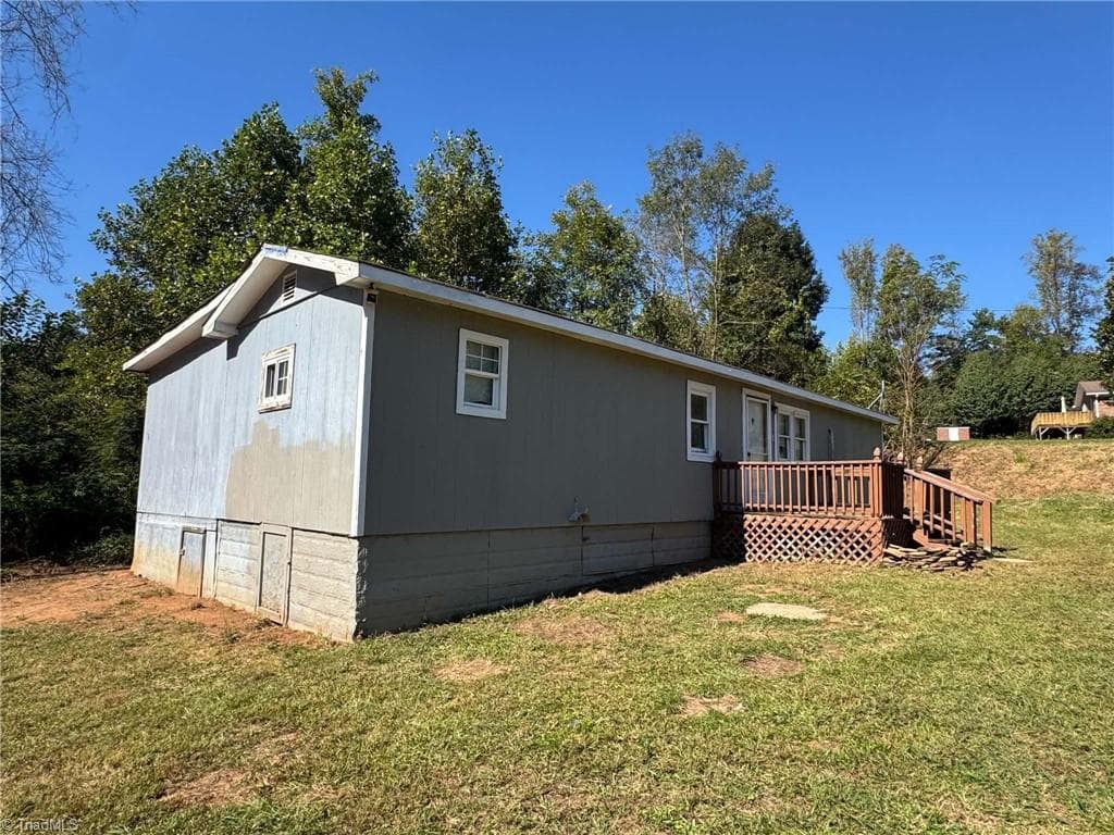 Manufactured Home at 118 Hamlet Place, Ronda NC 28670, photo 4 of 35