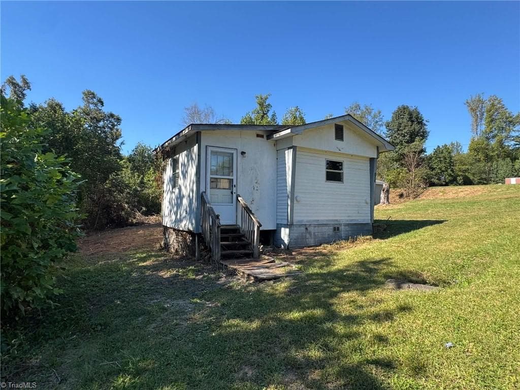 Manufactured Home at 118 Hamlet Place, Ronda NC 28670, photo 25 of 35