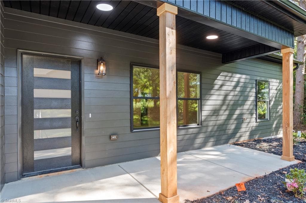 Stick/Site Built at 2309 Frederick Drive, Winston-Salem NC 27103, Winston-Salem, photo 3 of 29