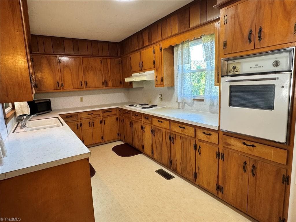 Stick/Site Built at 140 Northeast Circle, Elkin NC 28621, photo 7 of 36