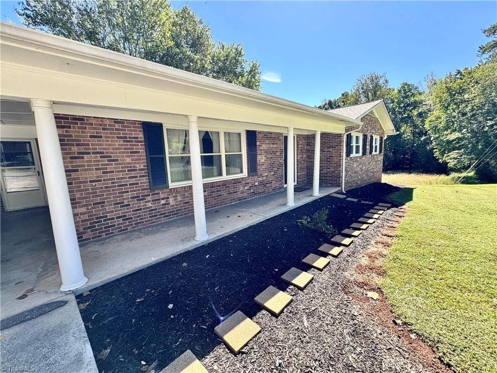 Stick/Site Built at 140 Northeast Circle, Elkin NC 28621, photo 4 of 36