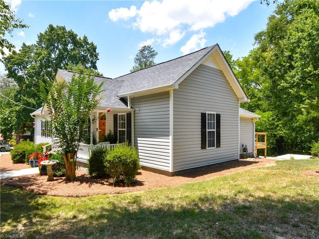 Right side view - 681 Sanford Avenue, Mocksville NC 27028, Mocksville