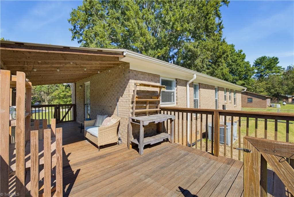 Stick/Site Built at 8009 Tam Oshanter Drive, Greensboro NC 27409, photo 23 of 27