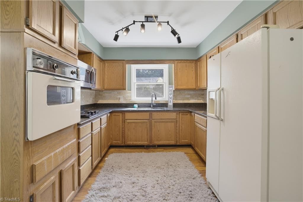 Stick/Site Built at 8009 Tam Oshanter Drive, Greensboro NC 27409, photo 10 of 27