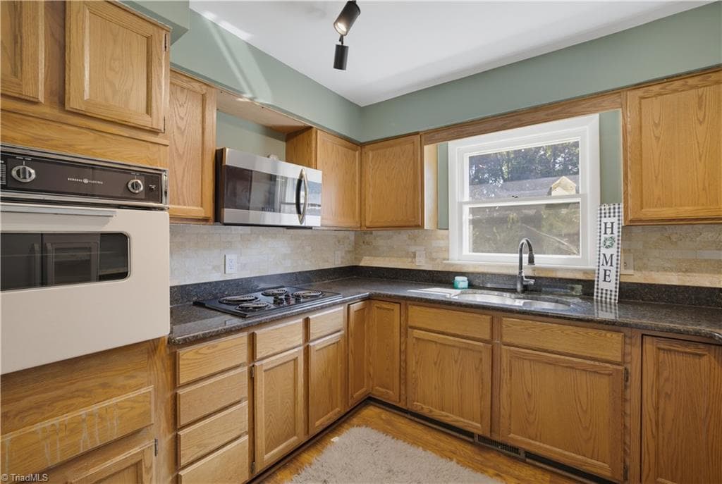 Stick/Site Built at 8009 Tam Oshanter Drive, Greensboro NC 27409, photo 11 of 27