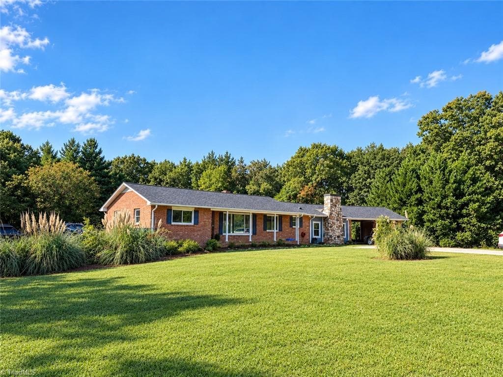158 Border Lane, Pinnacle NC 27043