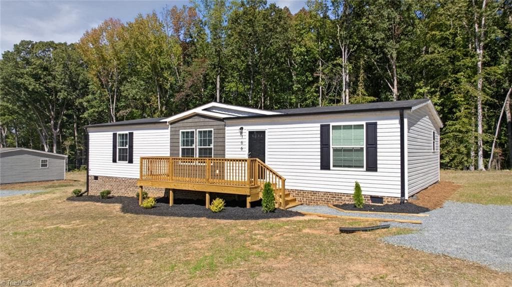 Manufactured Home at 166 Christophers Court, Lexington NC 27295, Lexington, photo 2 of 38