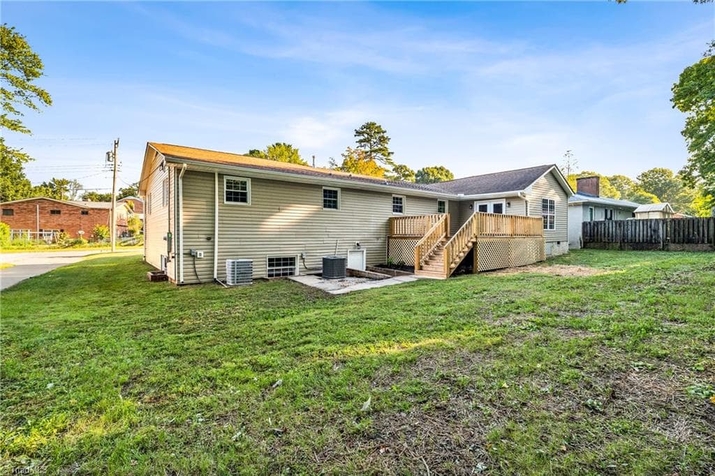 Stick/Site Built at 513 Sherbrook Drive, High Point NC 27262, photo 37 of 42
