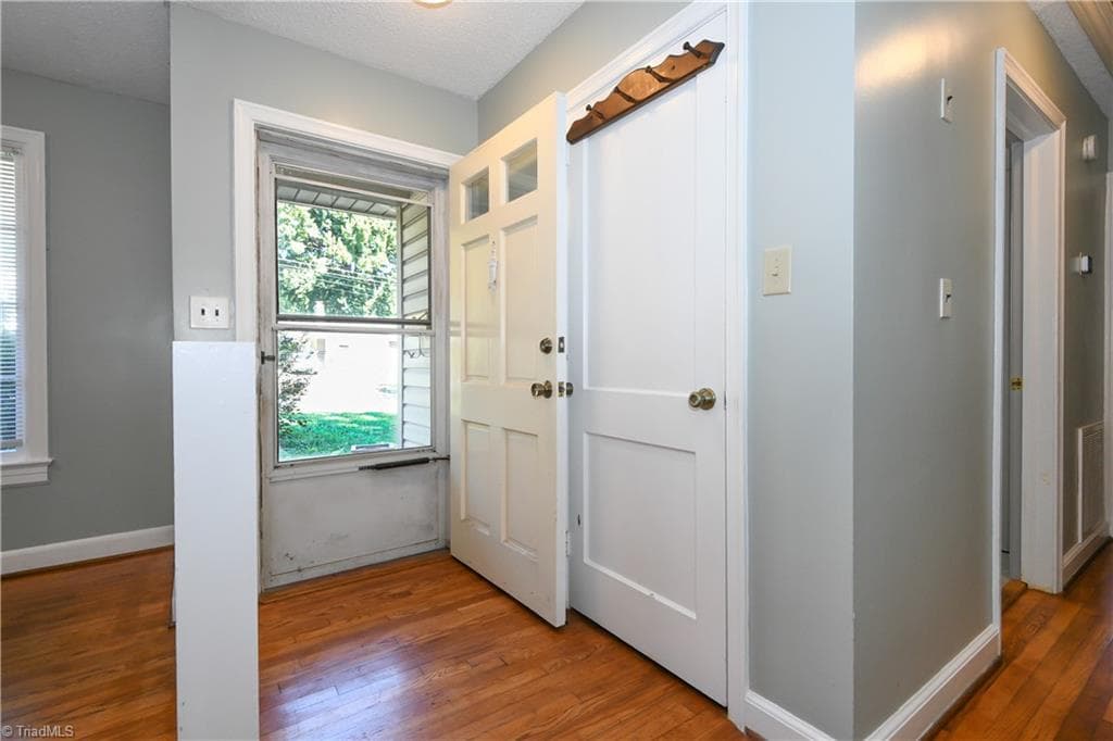 Stick/Site Built at 3809 Parkwood Drive, Greensboro NC 27403, Greensboro, photo 5 of 50
