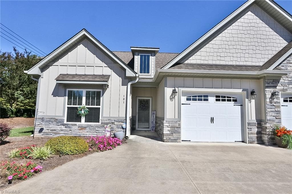 101 Parkview Drive, Yadkinville NC 27055