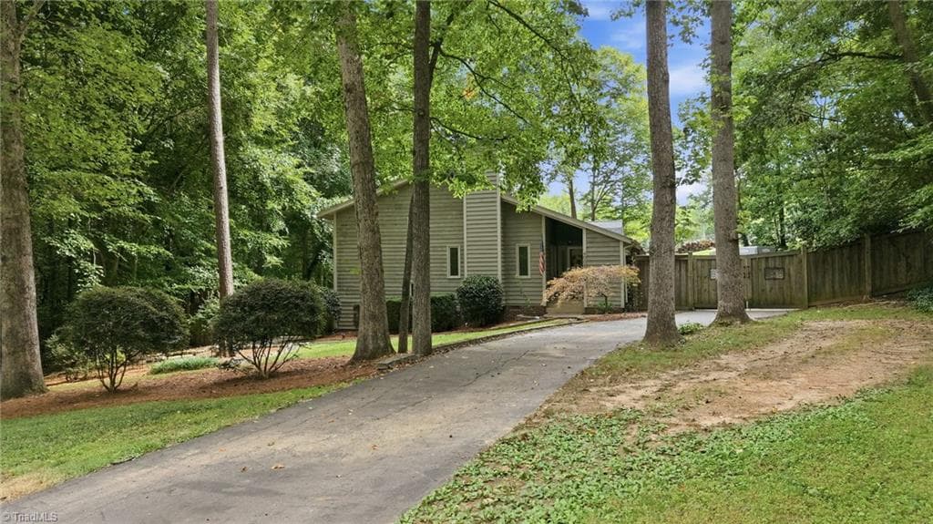 Stick/Site Built at 4009 Loch Lorien Road, Kernersville NC 27284, Kernersville, photo 3 of 84