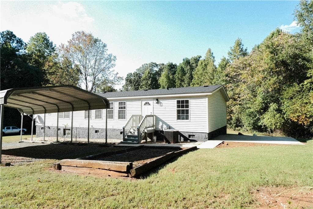 Manufactured Home at 104 Darians Way, Siler City NC 27344, Siler City, photo 3 of 26