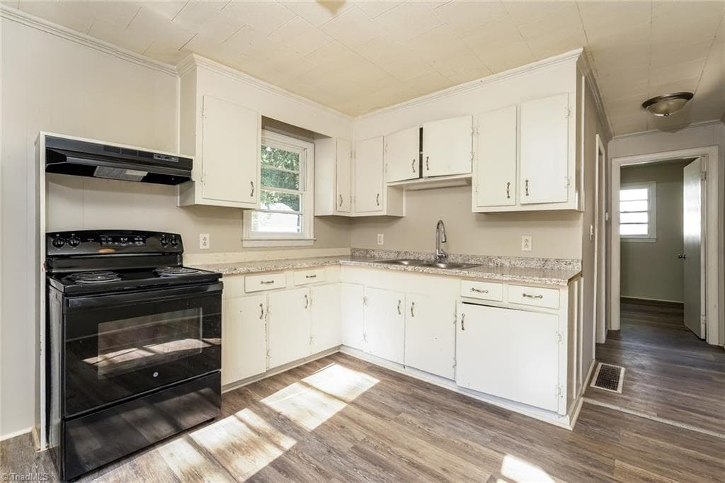 Stick/Site Built at 1006 E Devonshire Street, Winston-Salem NC 27107, Winston-Salem, photo 13 of 32