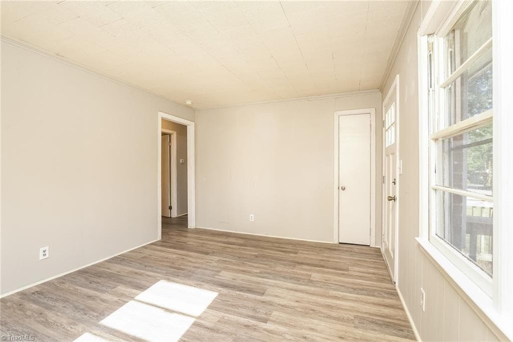 Stick/Site Built at 1006 E Devonshire Street, Winston-Salem NC 27107, Winston-Salem, photo 5 of 32