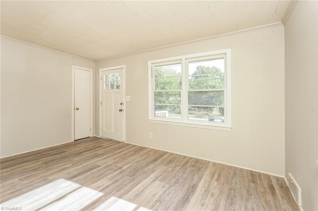 Stick/Site Built at 1006 E Devonshire Street, Winston-Salem NC 27107, Winston-Salem, photo 9 of 32