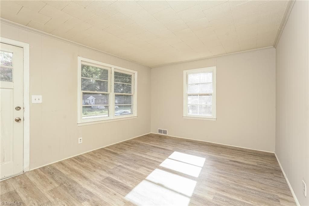 Stick/Site Built at 1006 E Devonshire Street, Winston-Salem NC 27107, Winston-Salem, photo 7 of 32