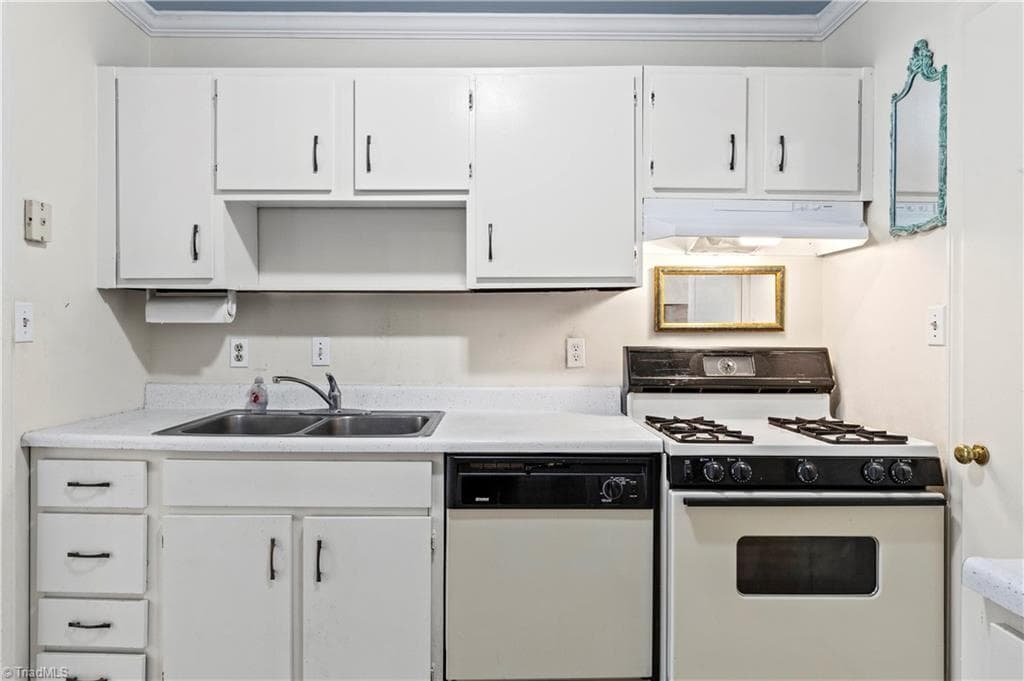 Stick/Site Built at 2821 Tully Square # F, Winston-Salem NC 27106, Winston-Salem, photo 17 of 52