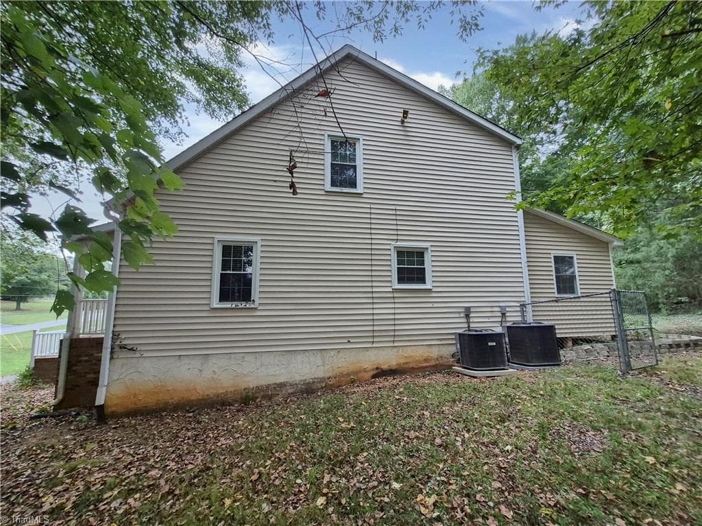 Stick/Site Built at 5710 Windworth Drive, Winston-Salem NC 27106, Winston-Salem, photo 5 of 76