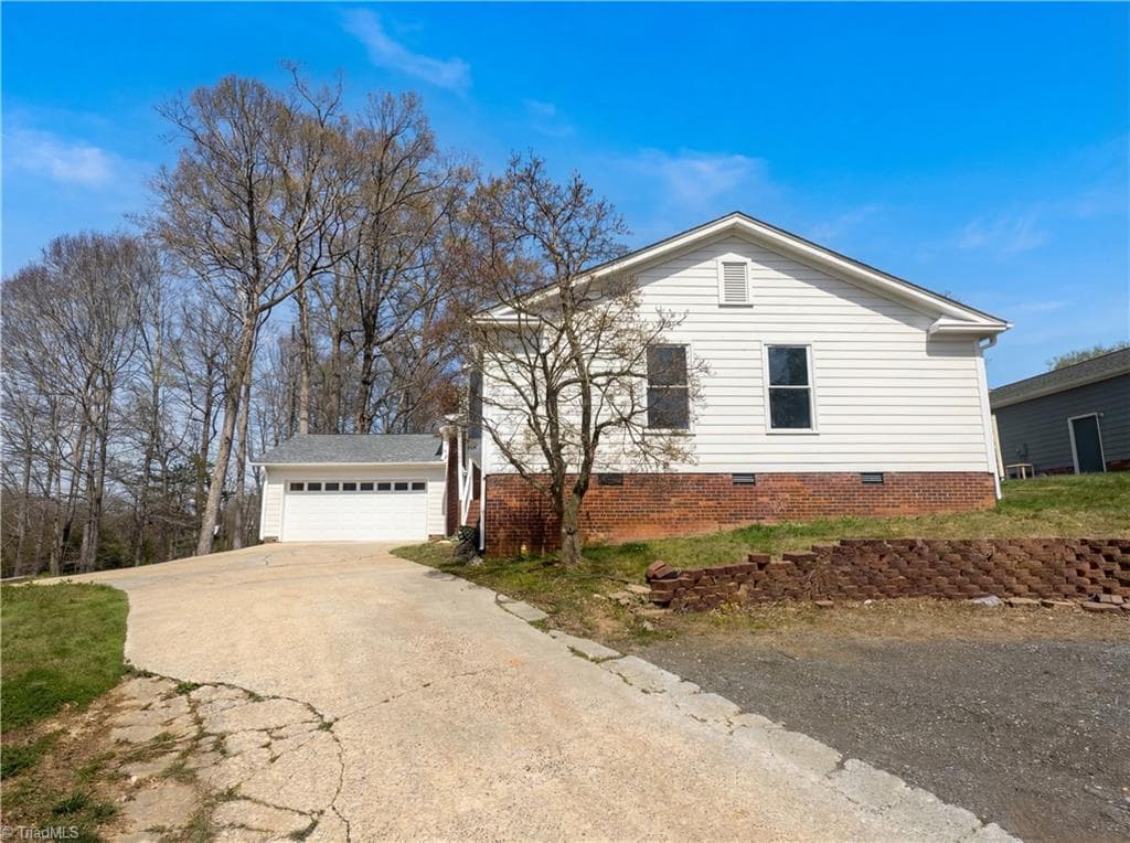 1495 Peace Haven Road, Clemmons NC 27012