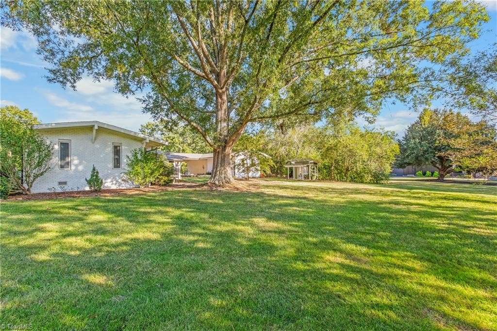 Extra Lot adjacent to home provides maximum privacy - 611 Burning Tree Circle, High Point NC 27265, High Point