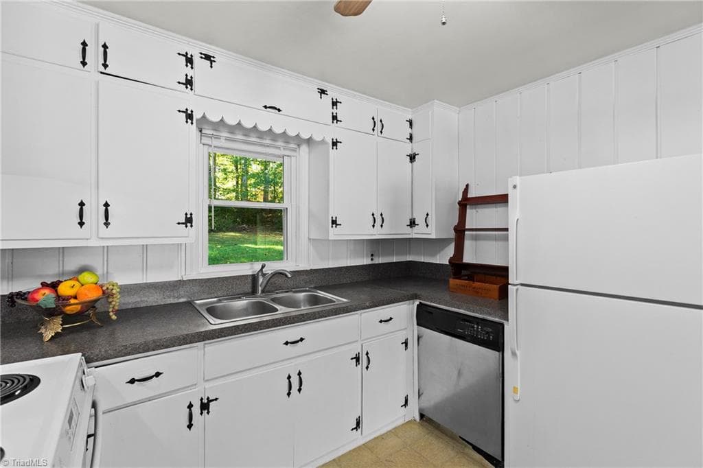 Stick/Site Built at 6440 Wandering Lane, Pfafftown NC 27040, Pfafftown, photo 9 of 26