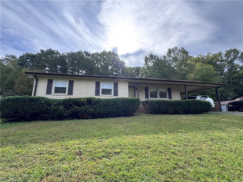 Stick/Site Built at 305 Kingston Drive, King NC 27021, King, photo 3 of 68