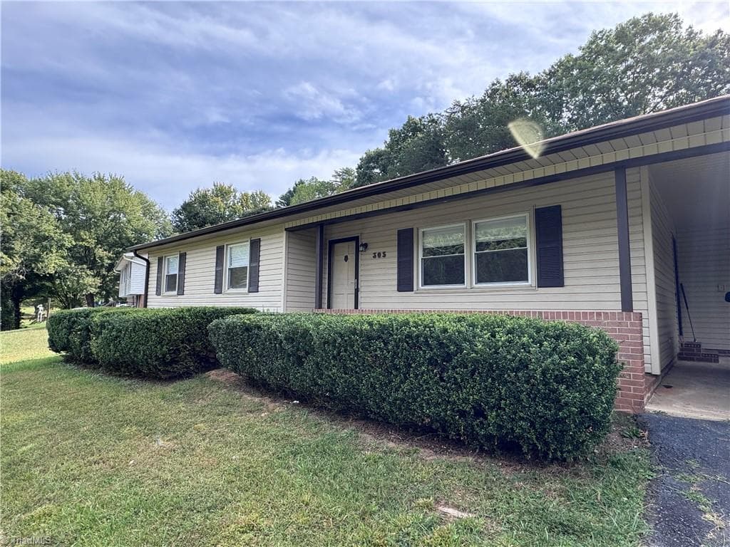 Stick/Site Built at 305 Kingston Drive, King NC 27021, King, photo 5 of 68