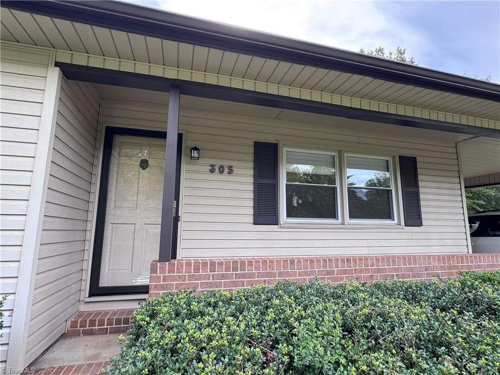 Stick/Site Built at 305 Kingston Drive, King NC 27021, King, photo 7 of 68